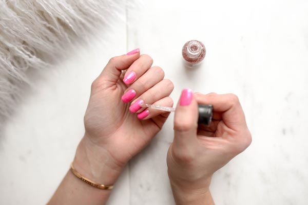 gel-nail-polish-while-pregnant-DIY