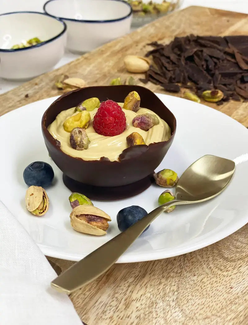 chocolate bowls with rich pistachio mousse and white cream 4