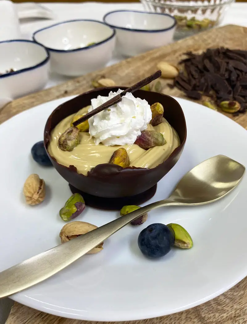 chocolate bowls with rich pistachio mousse and white cream 5