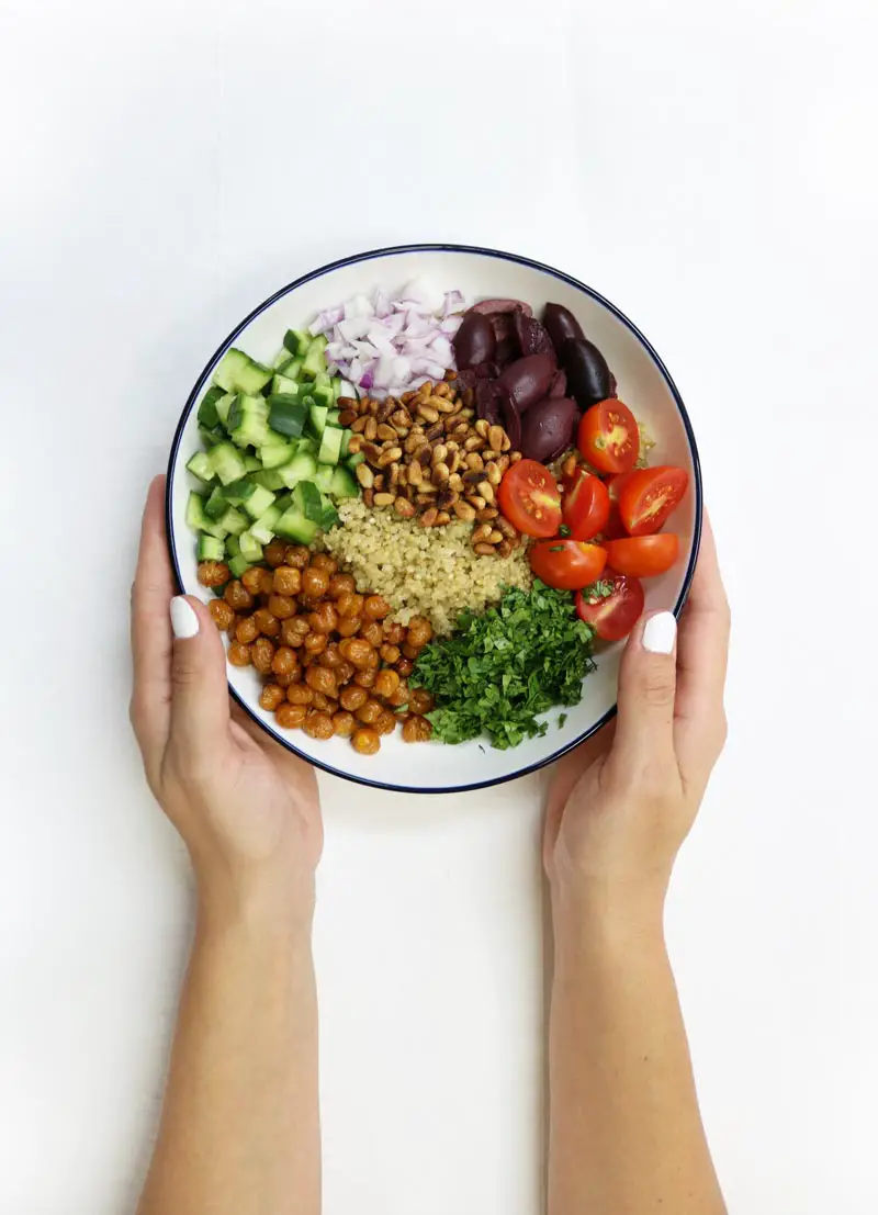 Mediterranean-Quinoa-salad-bowl-3