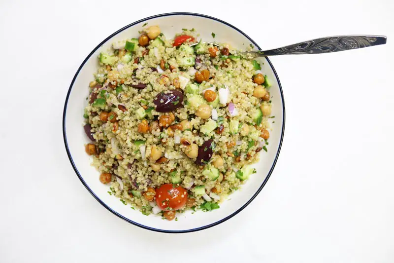 Mediterranean-Quinoa-salad-bowl-5
