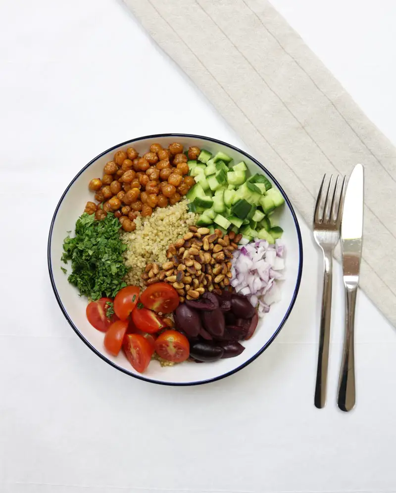 Mediterranean-Quinoa-salad-bowl
