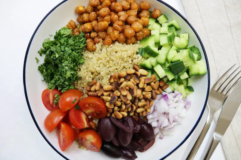 Mediterranean-Quinoa-salad-ingredients-3