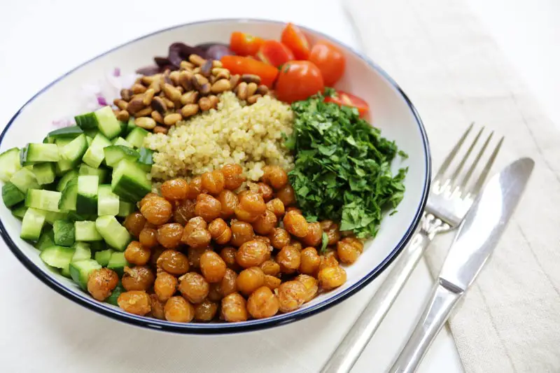 Mediterranean-Quinoa-salad-ingredients-4