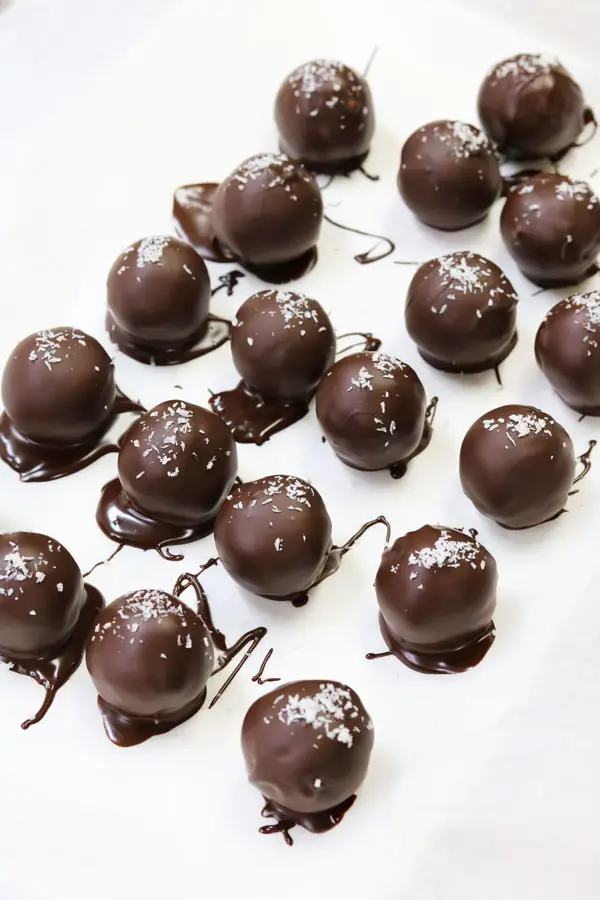Delicious-Coconut-Balls and chocolate–-No-Bake-Recipe