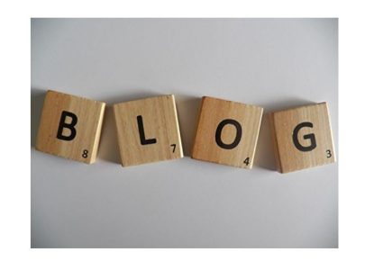 קוביות עם הדפסי אותיות BLOG